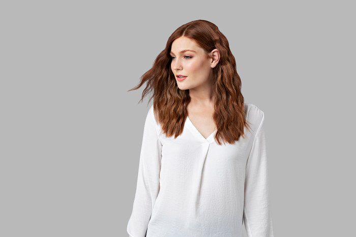 Remington PROluxe 4-in-1 Adjustable Waver CI91AW product in use