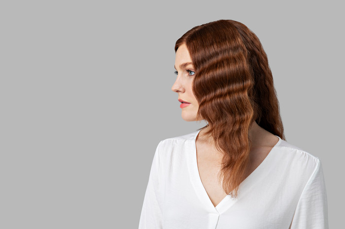 Remington PROluxe 4-in-1 Adjustable Waver CI91AW product in use