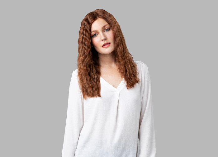 Remington PROluxe 4-in-1 Adjustable Waver CI91AW product in use