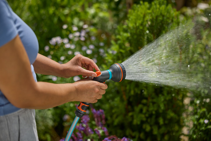 Gardena Classic Multifunctionele Broes product in gebruik