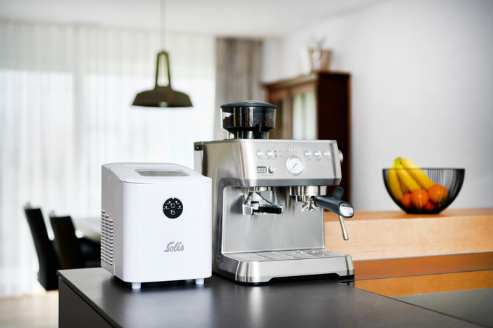 Solis Ice Cube Express product in use