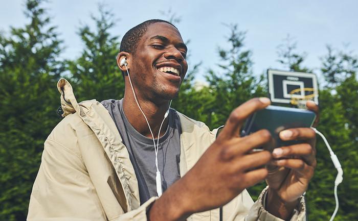 JBL Quantum 50C White product in use