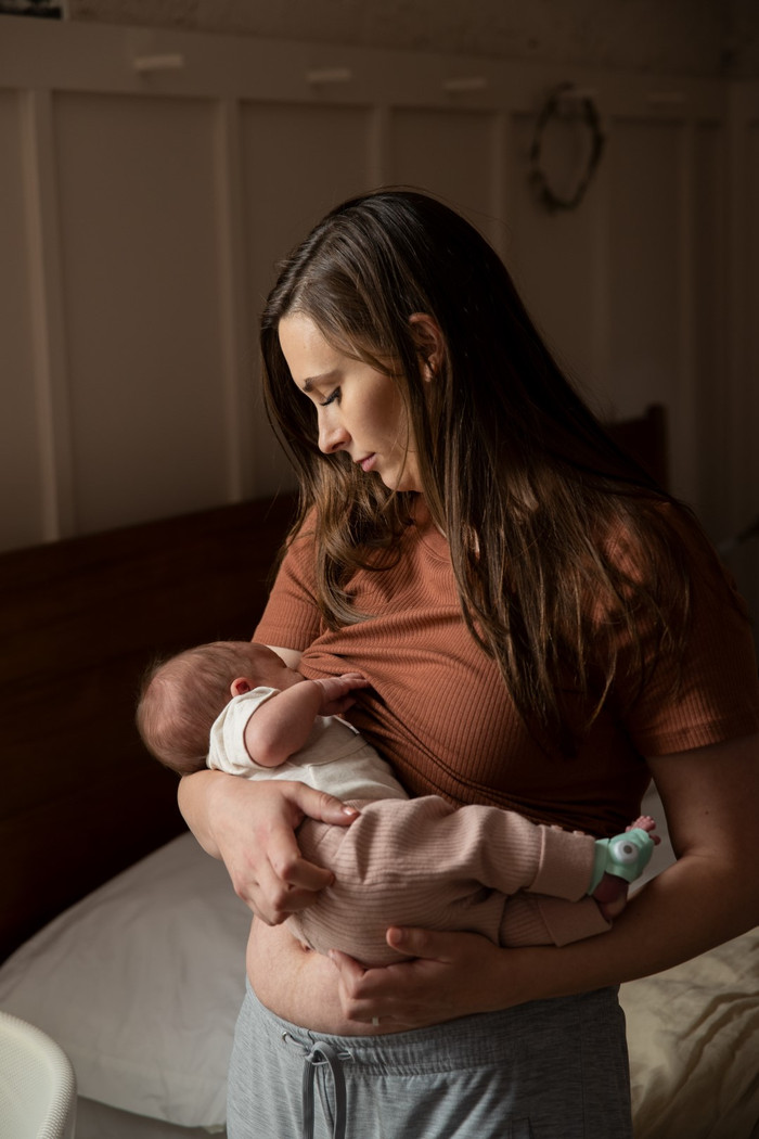 Owlet Dream Sock Bedtime Blue OW-DS-BL product in use