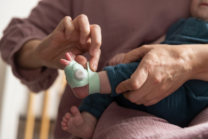 Owlet Dream Sock Bedtime Blue OW-DS-BL product in use