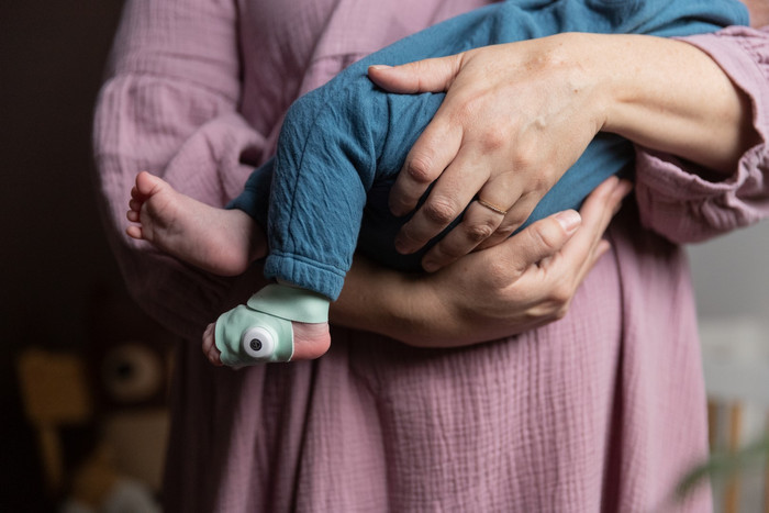 Owlet Dream Sock Bedtime Blue OW-DS-BL product in use