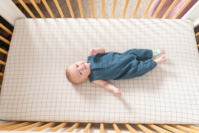 Owlet Dream Sock Bedtime Blue OW-DS-BL product in use