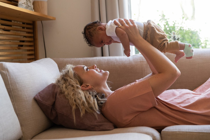 Owlet Dream Sock Bedtime Blue OW-DS-BL product in use