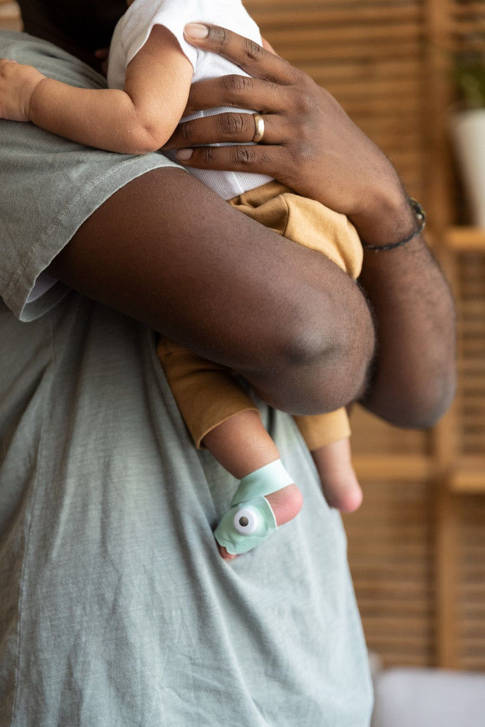 Owlet Dream Sock Bedtime Blue OW-DS-BL product in use