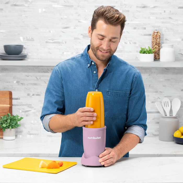 Nutribullet 900 Pro Exclusive Lavender product in use