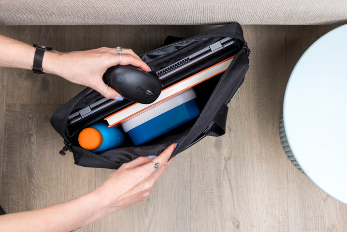 BlueBuilt Shoulder Bag for 14-inch Laptops inside