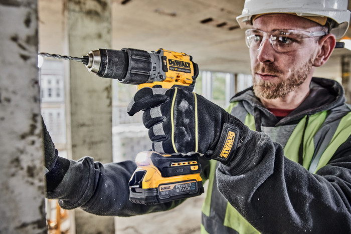 DeWalt DCD805NT-XJ (zonder accu) product in gebruik