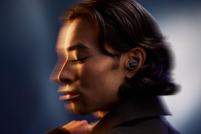 Bowers & Wilkins Pi8 Zwart product in gebruik