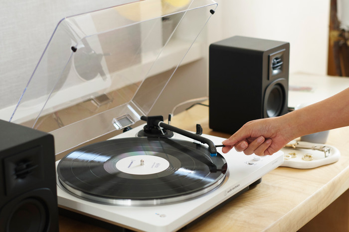 Audio-Technica AT-LP70xBT White product in use