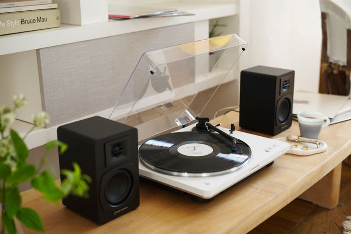 Audio-Technica AT-LP70xBT White product in use