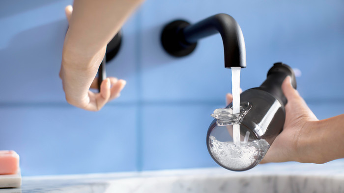 Philips Sonicare DiamondClean 9000 HX3886/43 + Power Flosser Black product in use