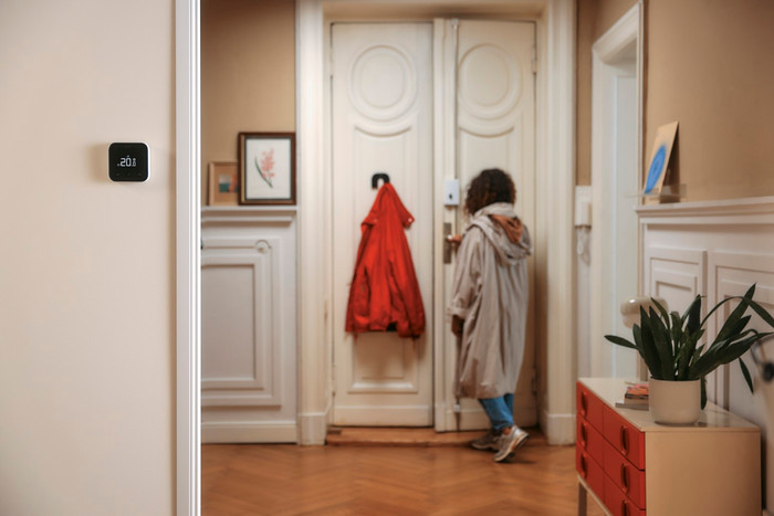 Tado Smart Thermostat X Starter Pack Wireless + 10 Radiator Knobs product in use