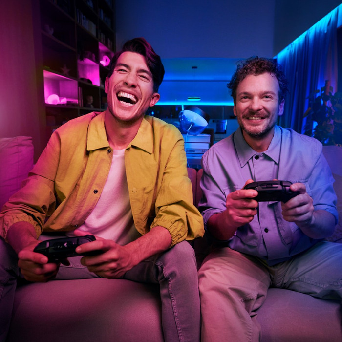 Philips Hue Play Rampe d'Éclairage Noir Lot de 2 + HDMI Sync Box 8K produit à l'usage