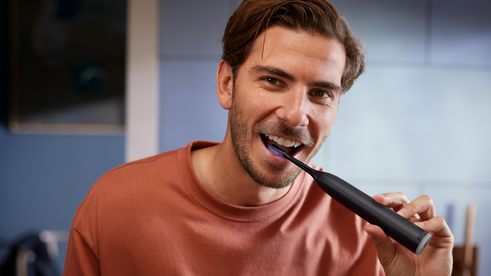 Philips Sonicare 7100 Series HX7429/02 Duo Pack product in use