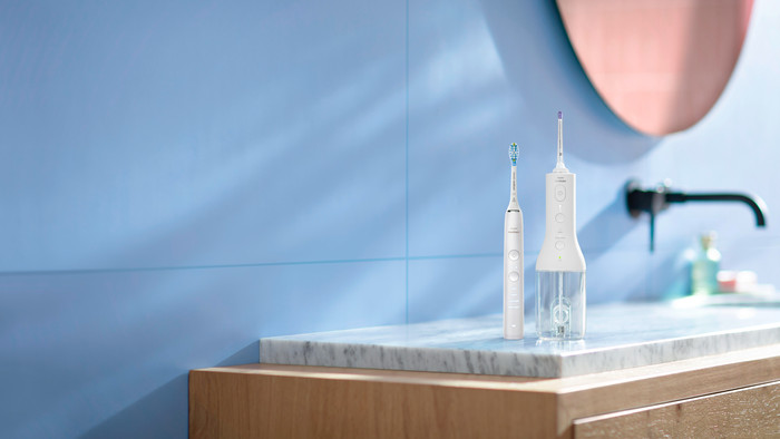 Philips Sonicare DiamondClean 9000 HX3886/41 + Power Flosser product in use