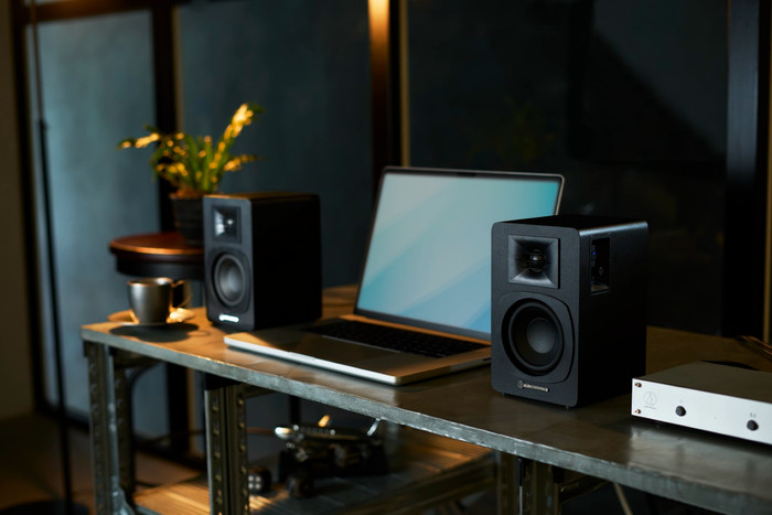 Audio-Technica AT-LP60XUSBGM + Audio-Technica ATH-SP3X Black product in use