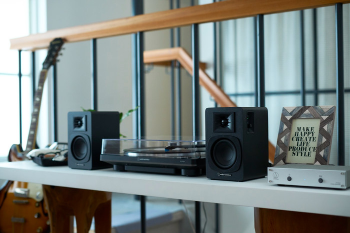 Audio-Technica AT-LP60XUSBGM + Audio-Technica ATH-SP3X Black product in use