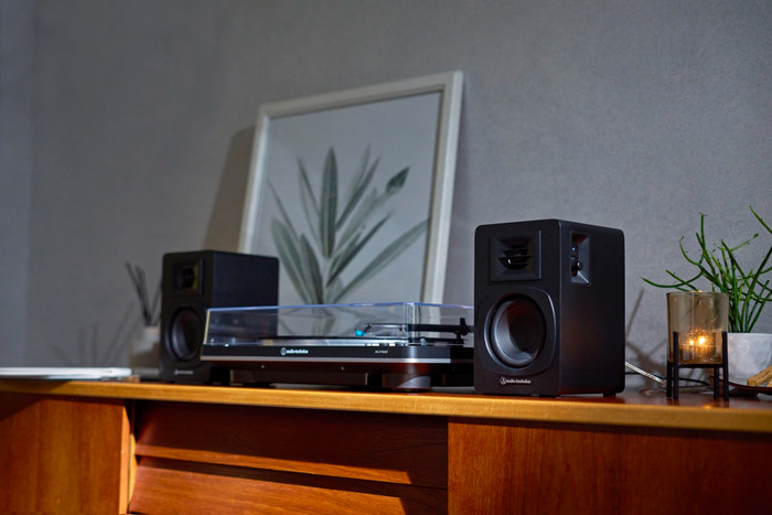 Audio-Technica AT-LP60XUSBGM + Audio-Technica ATH-SP3X Black product in use