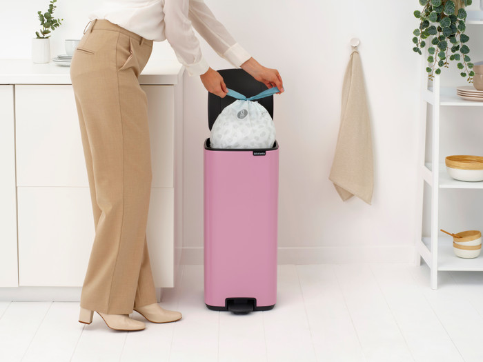 Brabantia Bo Pedaalemmer 30 Liter Lilac Pink product in gebruik