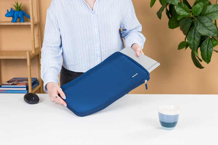 BlueBuilt Laptop Sleeve Width 31cm 13 inches M Blue product in use