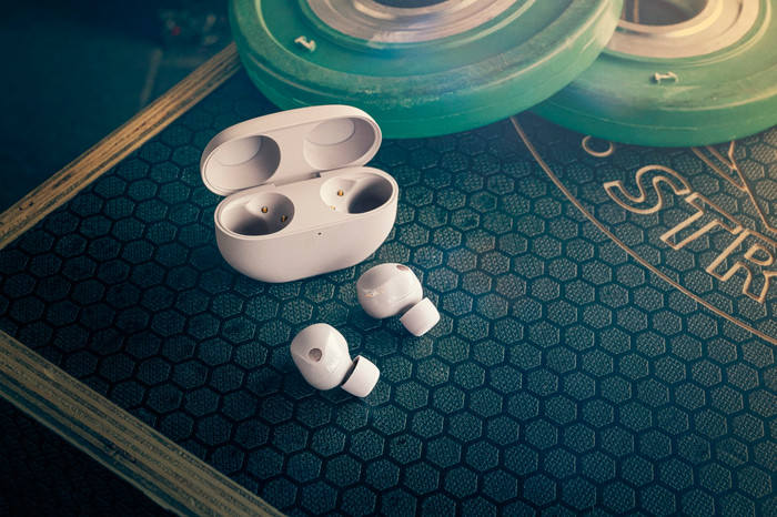 Sony WF-1000XM5 Pink product in use