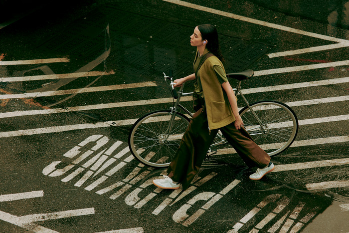 Bose QuietComfort Earbuds Purple product in use