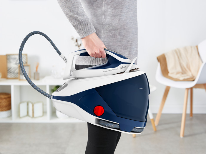 Calor Pro Express Protect GV9223C0 product in use