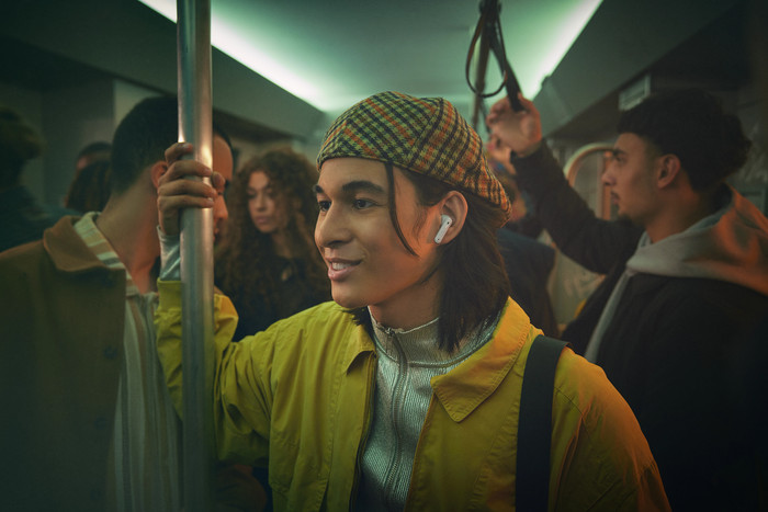 JBL Tune Flex 2 Wit product in gebruik