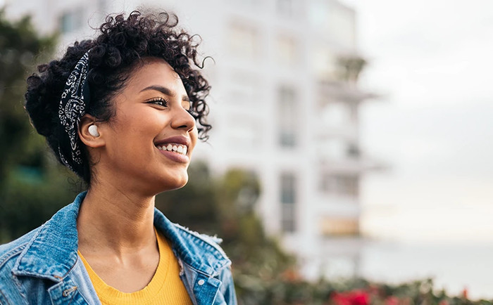 JBL Wave Buds 2 Blanc produit à l'usage