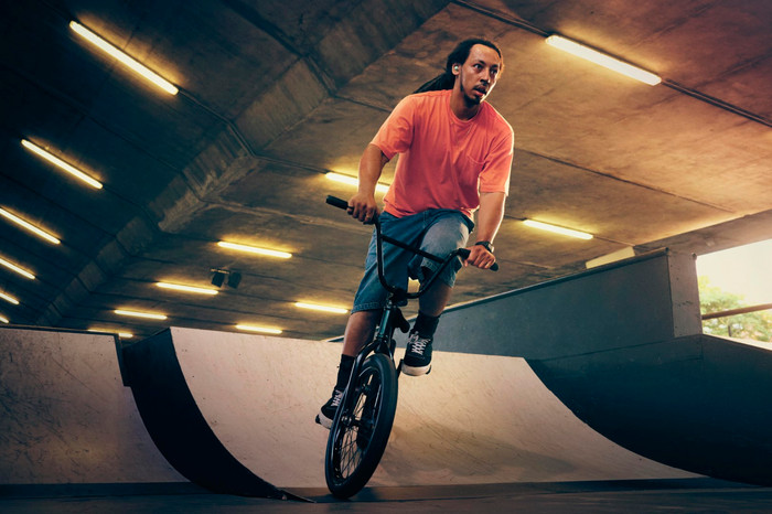 Sony LinkBuds Fit Groen product in gebruik