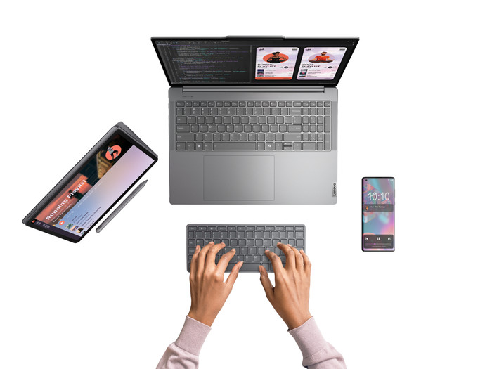 Lenovo Multi-Device Wireless Keyboard AZERTY product in use
