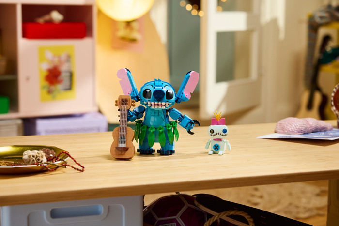 LEGO Disney Stitch en Scrump 43296 product in gebruik