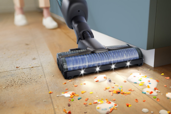 Philips AquaTrio Series 9000 XW9463/11 product in use