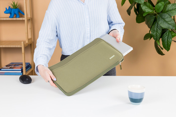 BlueBuilt Laptop Sleeve Width 33cm 14 inches S Green visual Coolblue 3