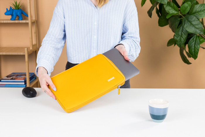 BlueBuilt Housse pour PC Portables pour Apple MacBook Air 13 Pouces Jaune visuel Coolblue 3