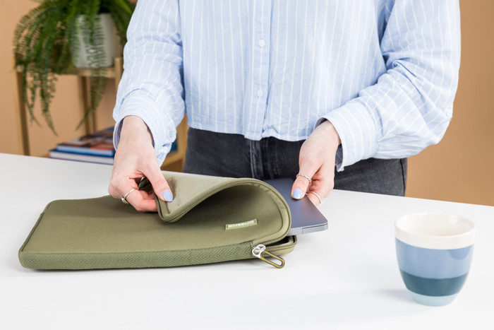 BlueBuilt Housse pour PC Portables pour Apple MacBook Air 13 Pouces Vert visuel Coolblue 2