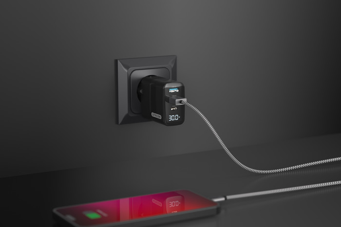 Sitecom 30W GaN Power Delivery Wall Charger with LED Display product in use