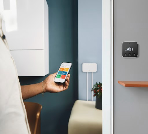 Tado Smart Thermostat X Starter Pack Wireless + 10 Radiator Knobs product in use
