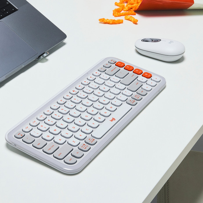 Logitech Pop Icon Combo Keyboard and Mouse Set White AZERTY product in use