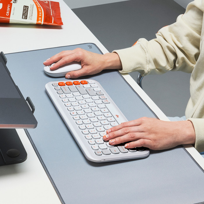 Logitech Pop Icon Combo Keyboard and Mouse Set White AZERTY product in use