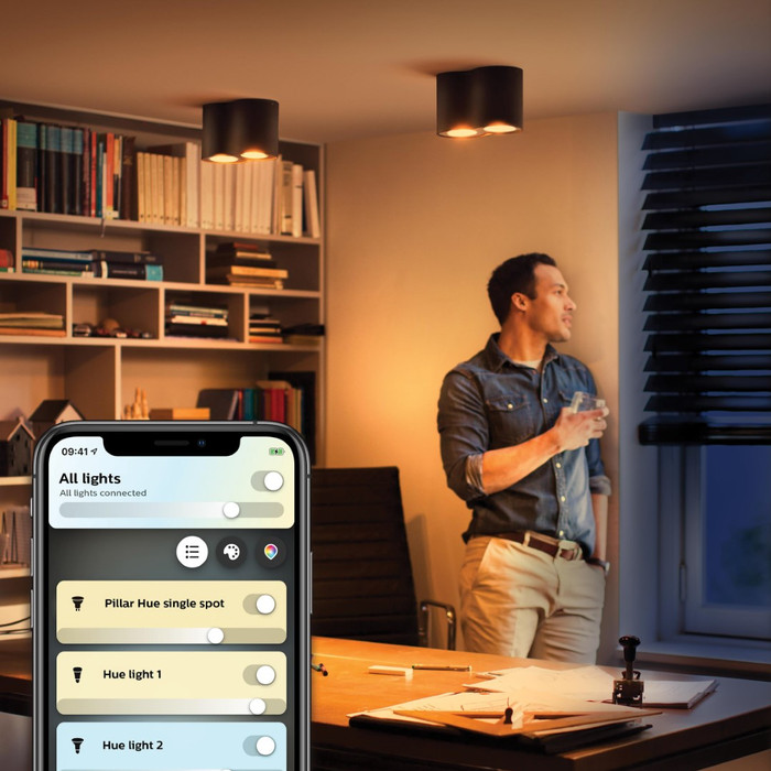 Philips Hue Pillar Opbouwspot White Ambiance - Zwart - 2-spots + Dimmer product in gebruik