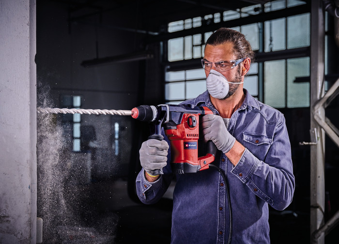 Einhell TE-RH 32-1600 4F product in use