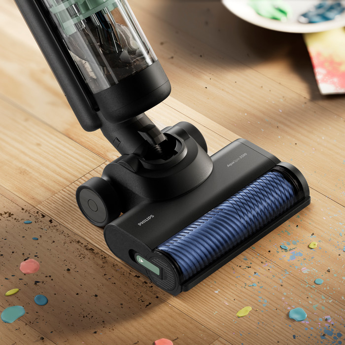 Philips AquaTrio Series 7000 XW7264/11 product in use