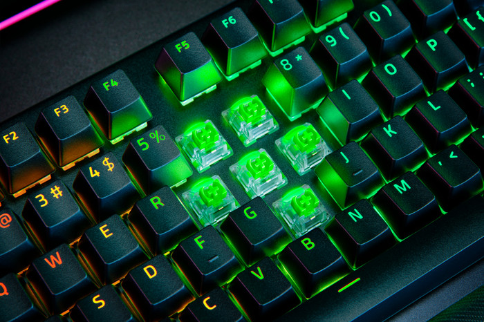 Razer BlackWidow V4 Mechanical Gaming Keyboard Green Switch QWERTY detail