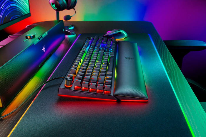 Razer BlackWidow V4 Mechanical Gaming Keyboard Green Switch QWERTY visual supplier