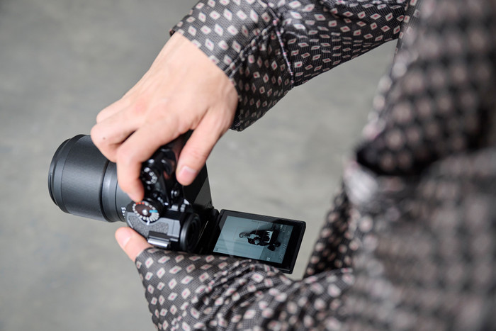 Nikon Z f + Nikkor Z 24-200 mm f/4-6.3 VR visuel fournisseur